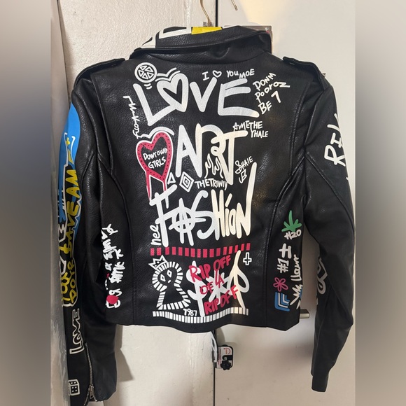 Vibrant Black Leather Jacket with Graffiti Art - Picture 4 of 4
